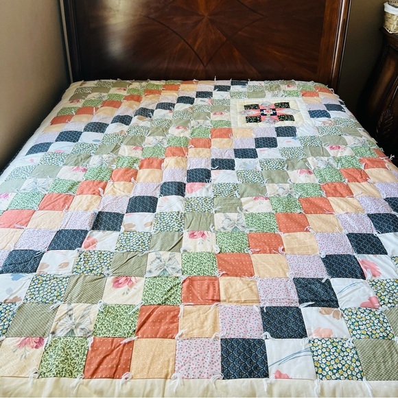 70”x85” Vintage Handmade Patchwork Quilt - Picture 2 of 12